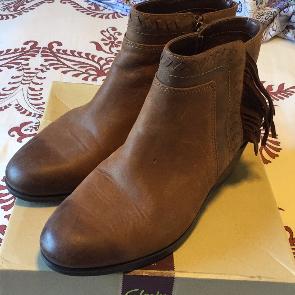 Clark’s Gelata Flora Booties Brown Leather 8